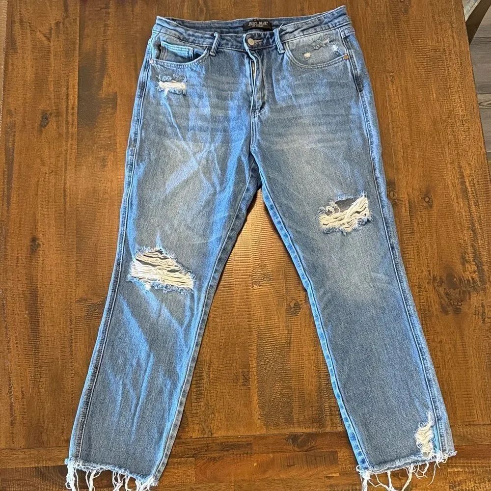 Judy Blue Light Wash Distressed Jeans